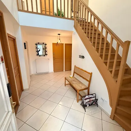 Homestay szállás La Julia Meublee Pres De Paris *