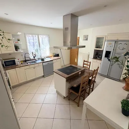 Homestay szállás La Julia Meublee Pres De Paris